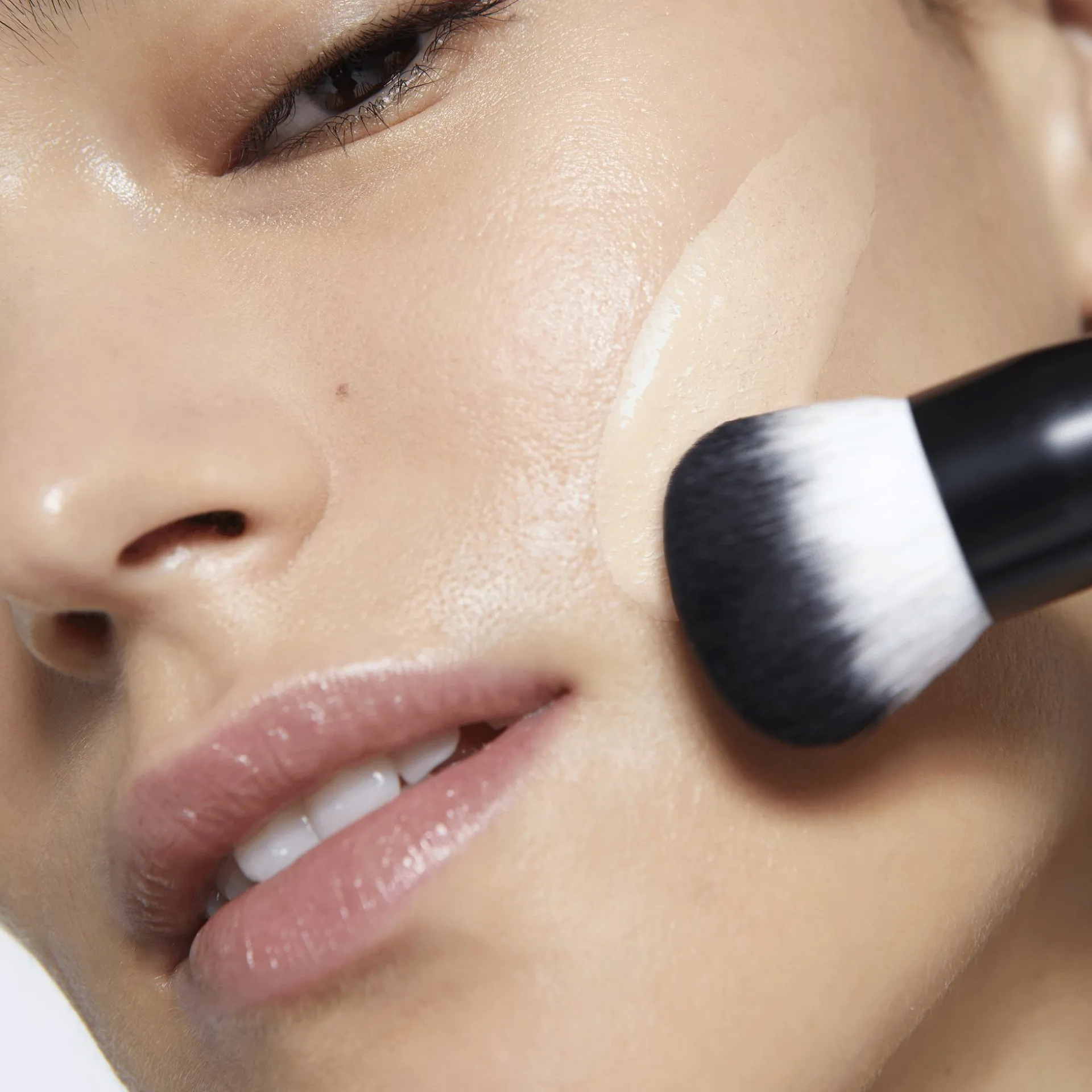 Base Illuskin Glow Reflective THE ONE 4633130 ml.