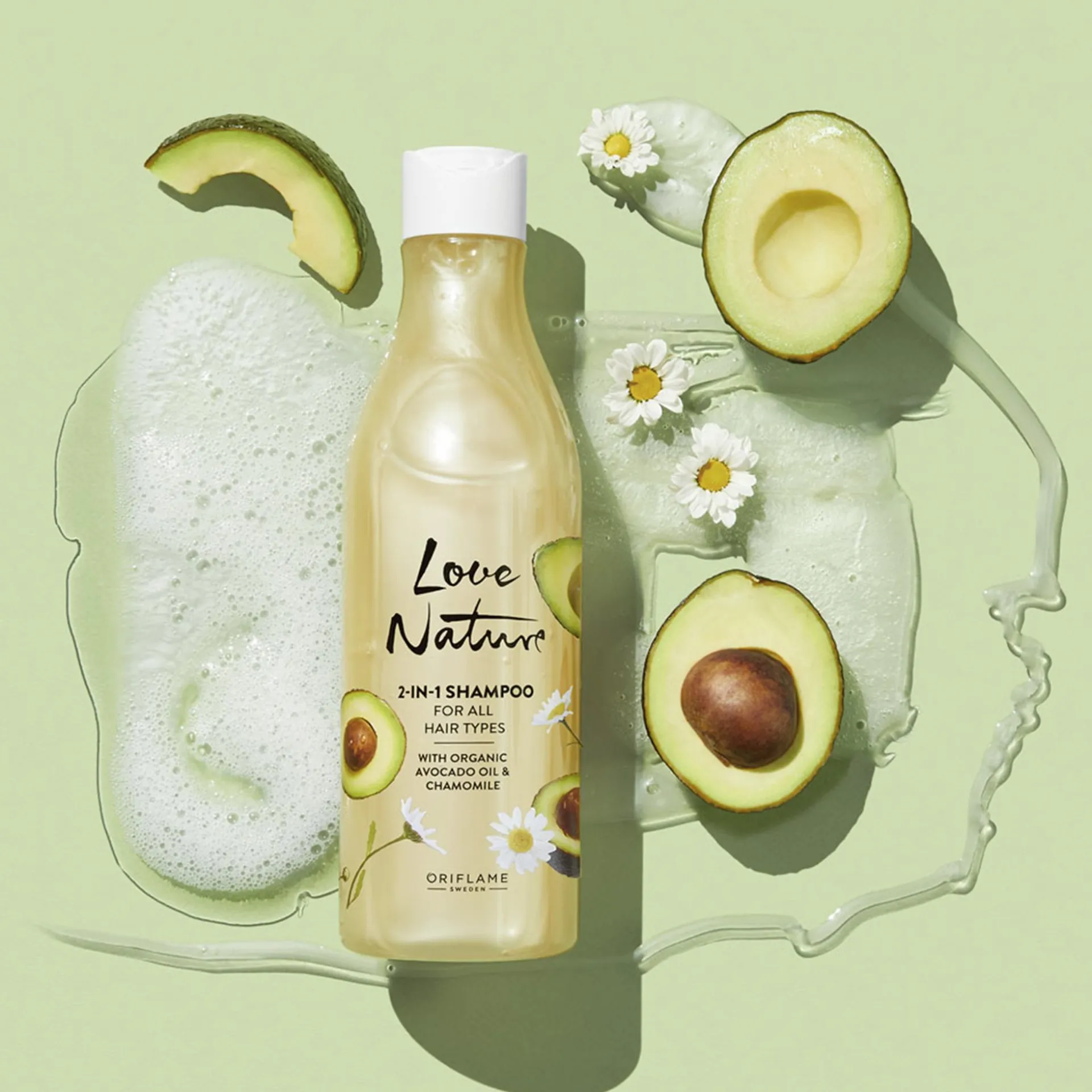 Champô 2 em 1 para Todo Tipo de Cabelo com Óleo de Abacate e Maçã Biológicos Love Nature 500 ml.