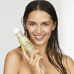 Champô 2 em 1 para Todo Tipo de Cabelo com Óleo de Abacate e Maçã Biológicos Love Nature 500 ml.