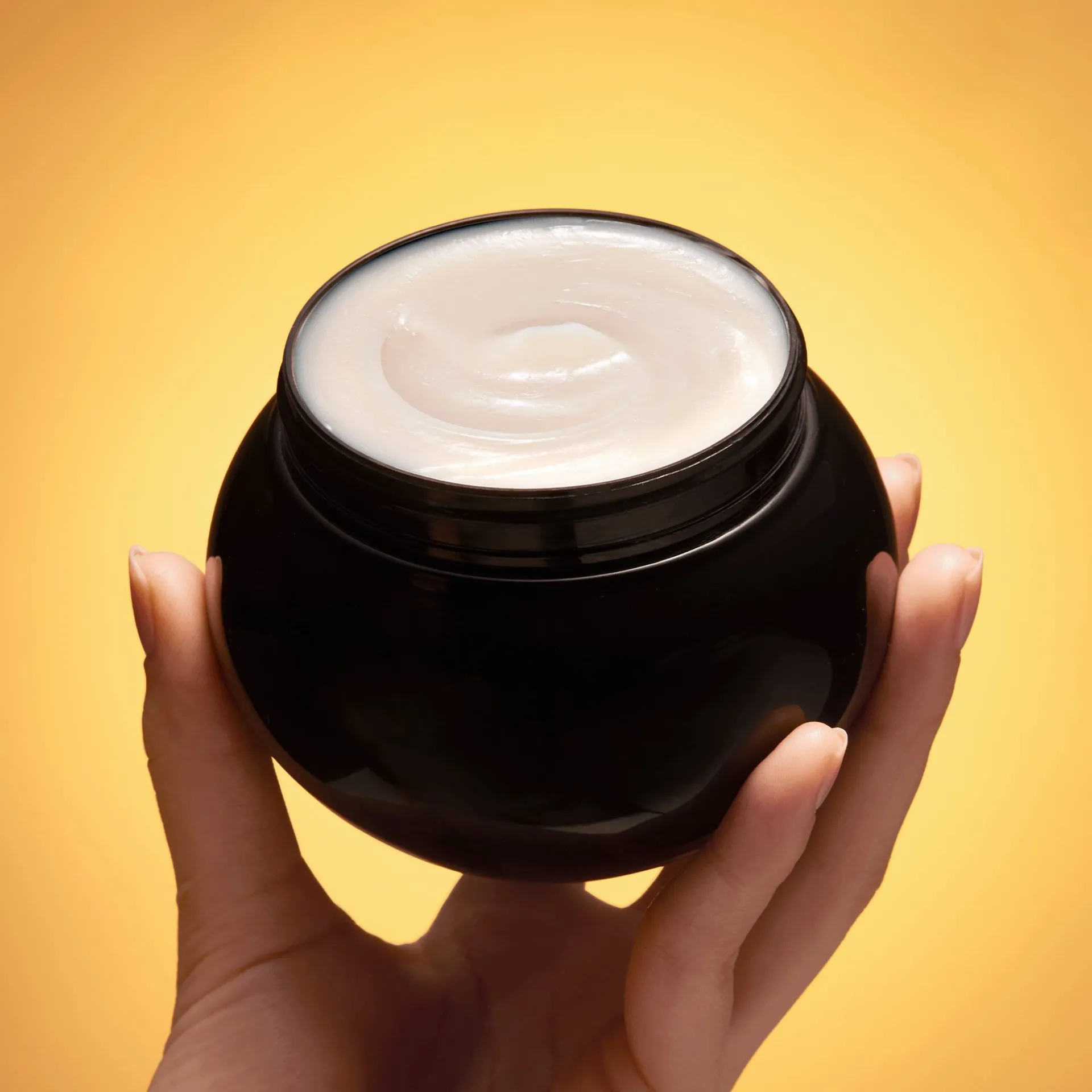 Creme de Mãos e Corpo Enchanting Jasmine Milk & Honey 250 ml.