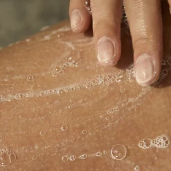 Creme Limpeza Íntima Hidratante com Ácido Hialurónico e Extrato de Pêssego Feminelle 300 ml.