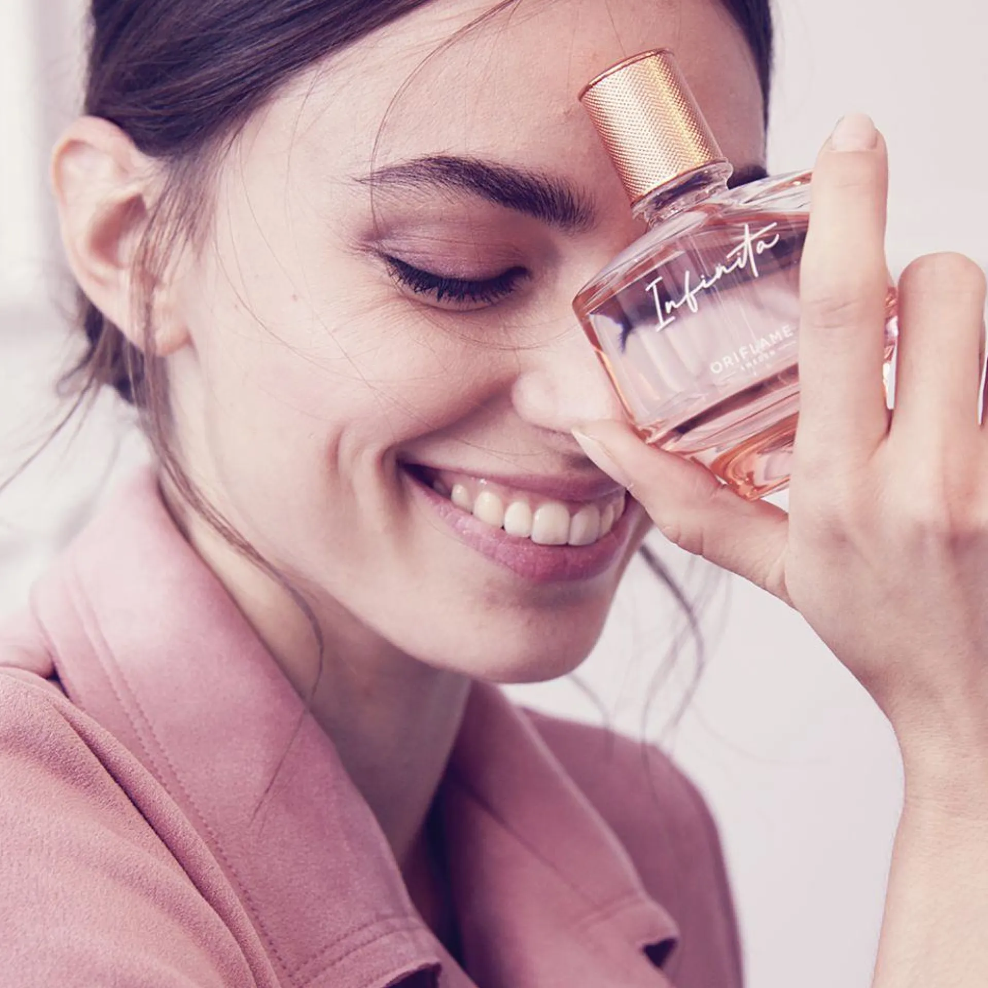 Eau de Parfum Infinita 50 ml.