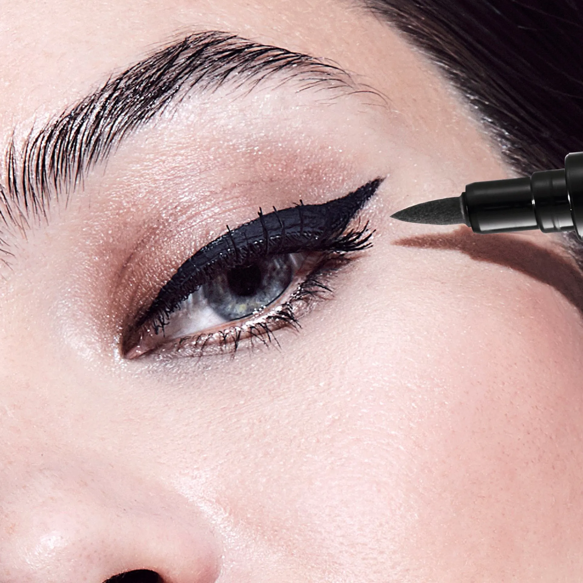 Eyeliner Stylo THE ONE 0.8 ml.