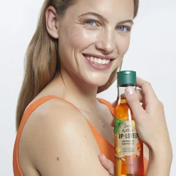 Gel de Banho Energizante com Limão Reciclado, Cenoura e Gengibre Biológicos Love Nature Up-Loved 250 ml.