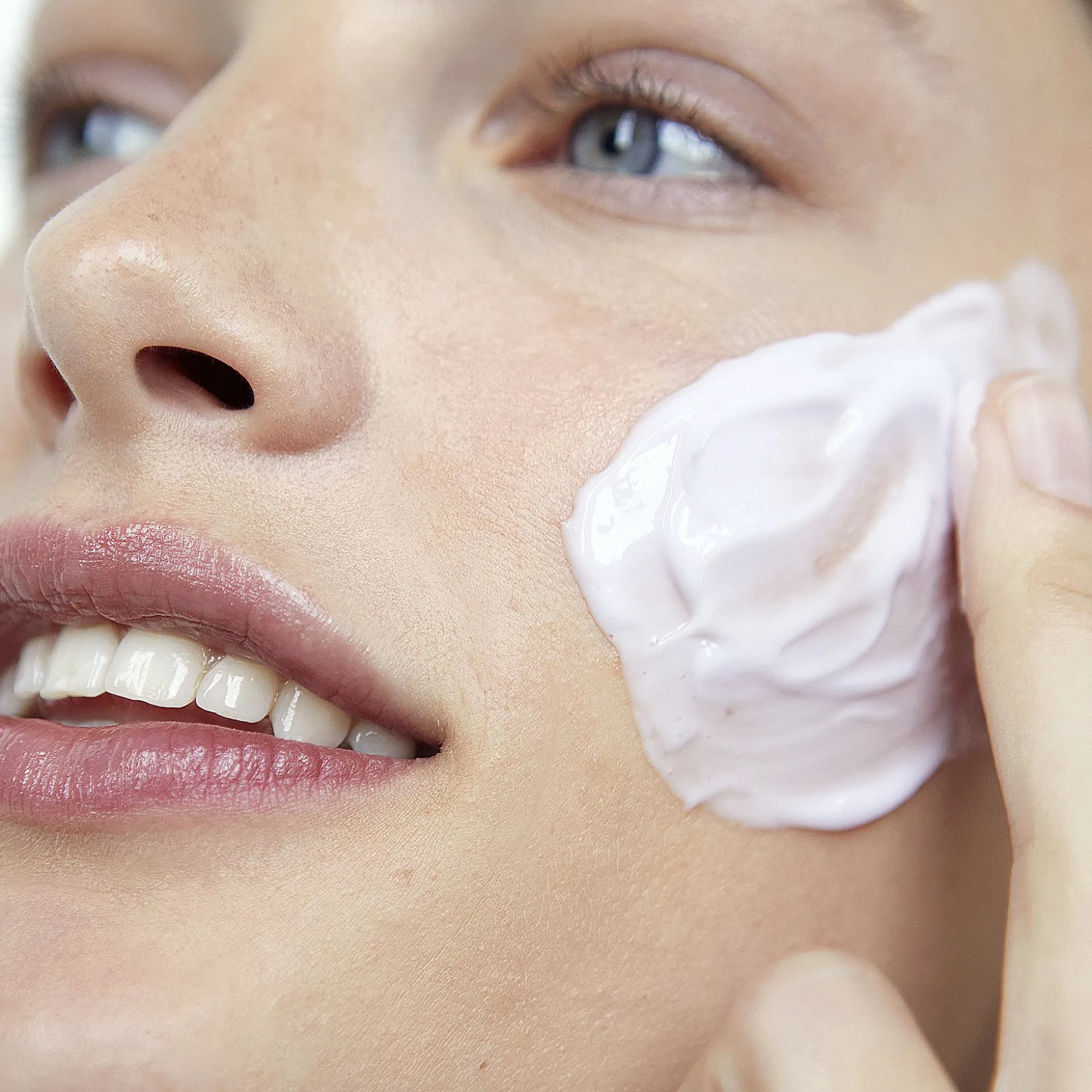 Máscara Facial Nutritiva com Flor de Banana e Açai Biológico Reciclados Love Nature Up-Loved 10 ml.