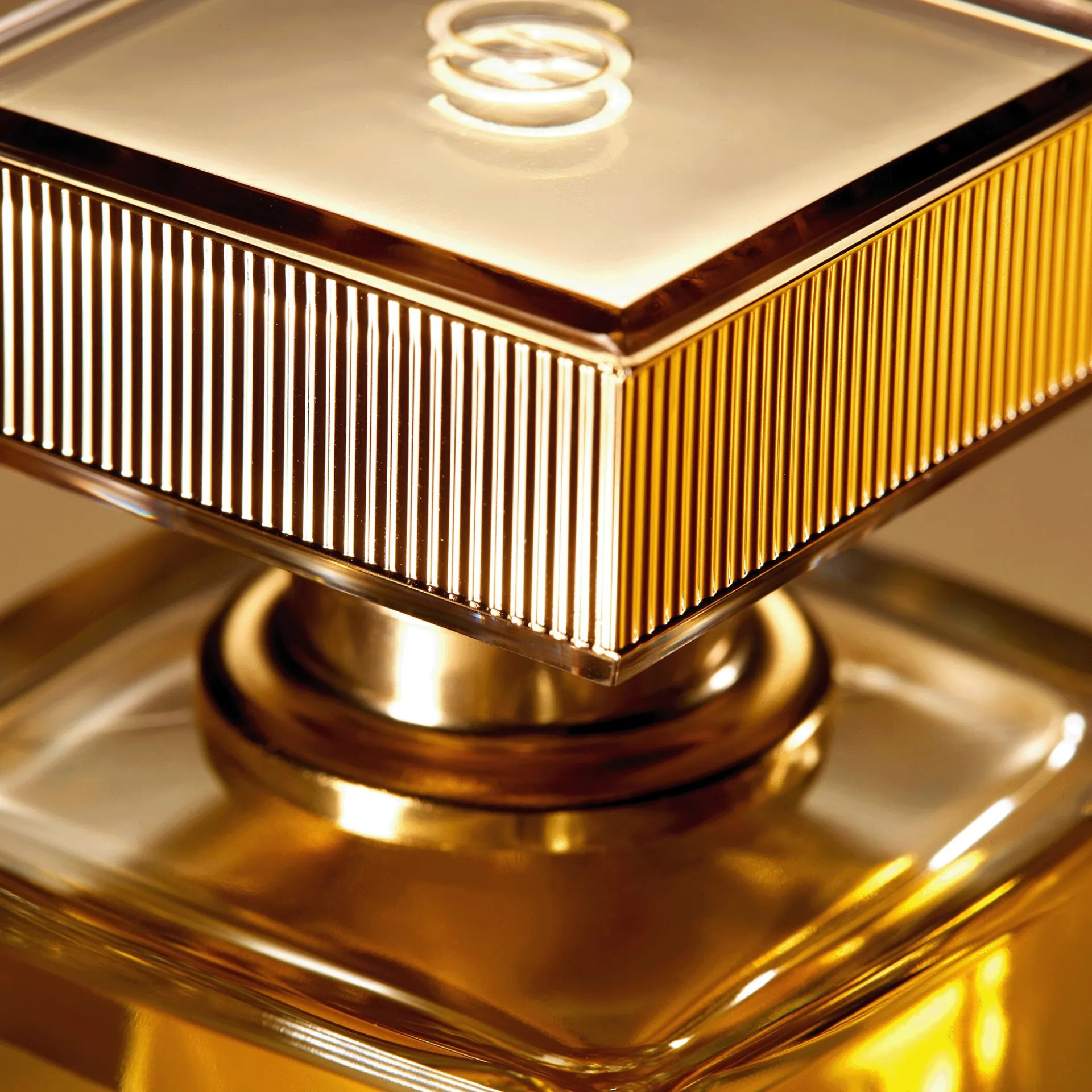 Parfum Essenza Giordani Gold 50 ml.