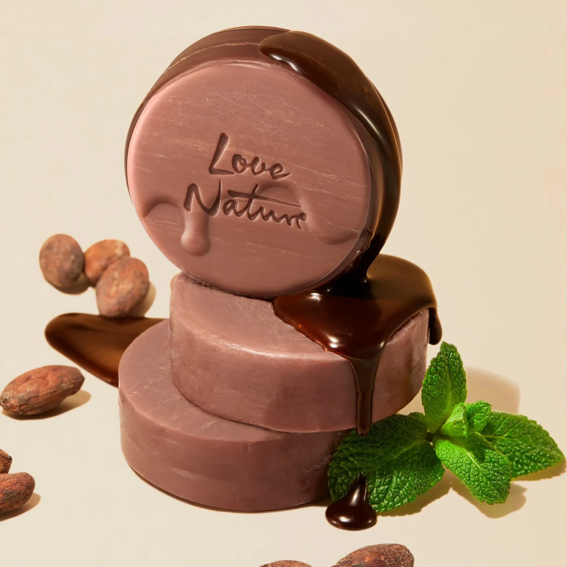 Sabonete com Manteiga de Cacau e Menta Biológicas Sweet Delights Love Nature 75 g.